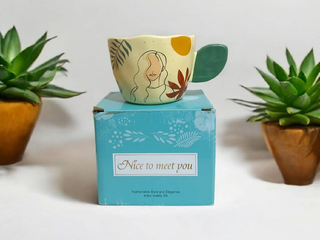 مج بورسيلين بتصميم Line Art امرأة - فانيلا كريم