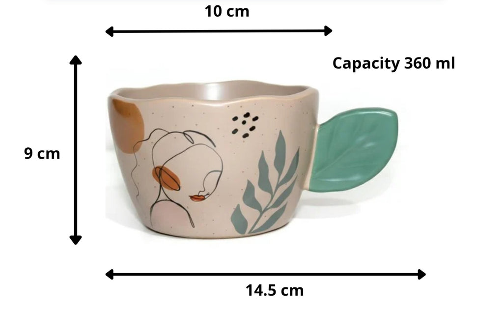 كوب فتاة لطيفة